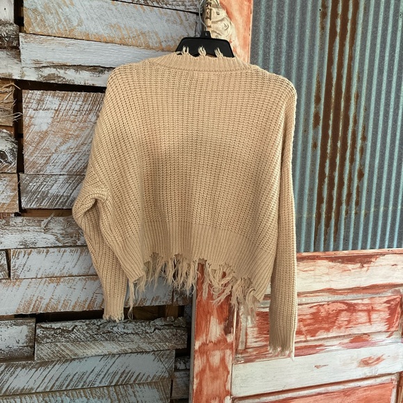 Coco and Jaimeson frayed crop sweater - Picture 2 of 4